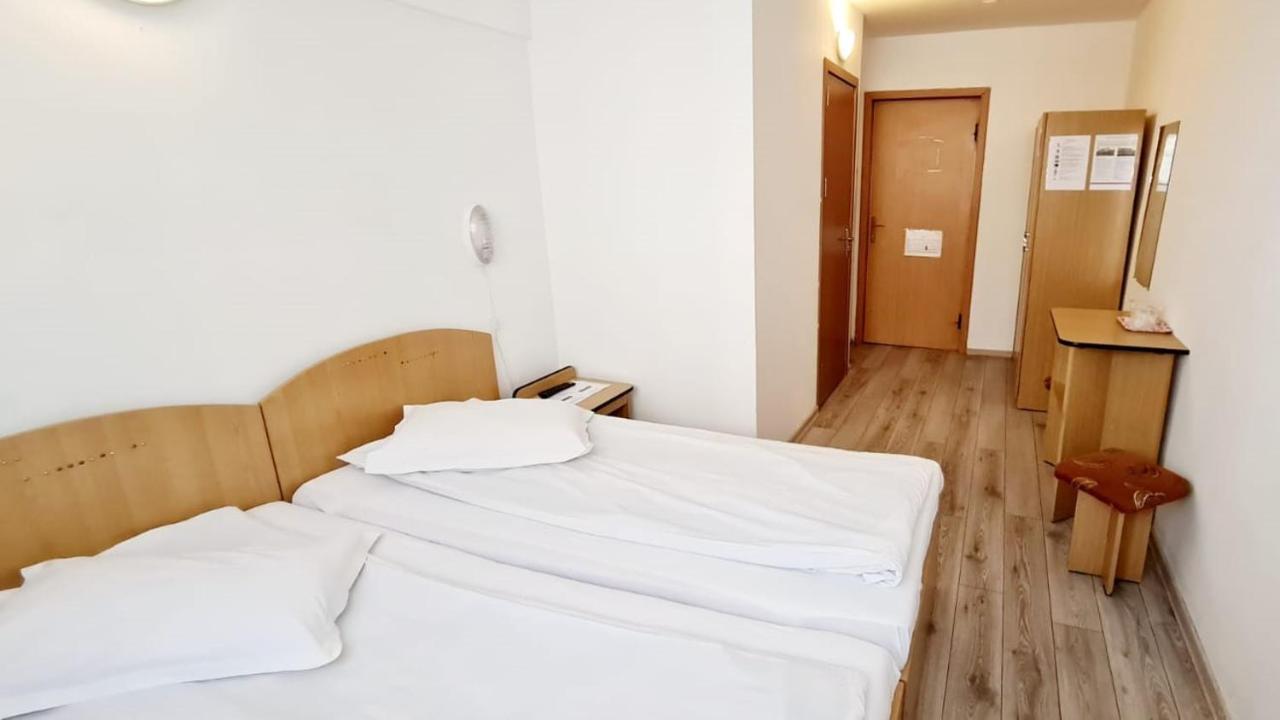 Hotel Victoria Iasi Esterno foto