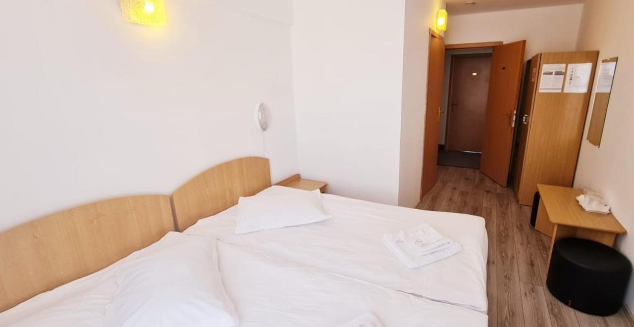 Hotel Victoria Iasi Esterno foto